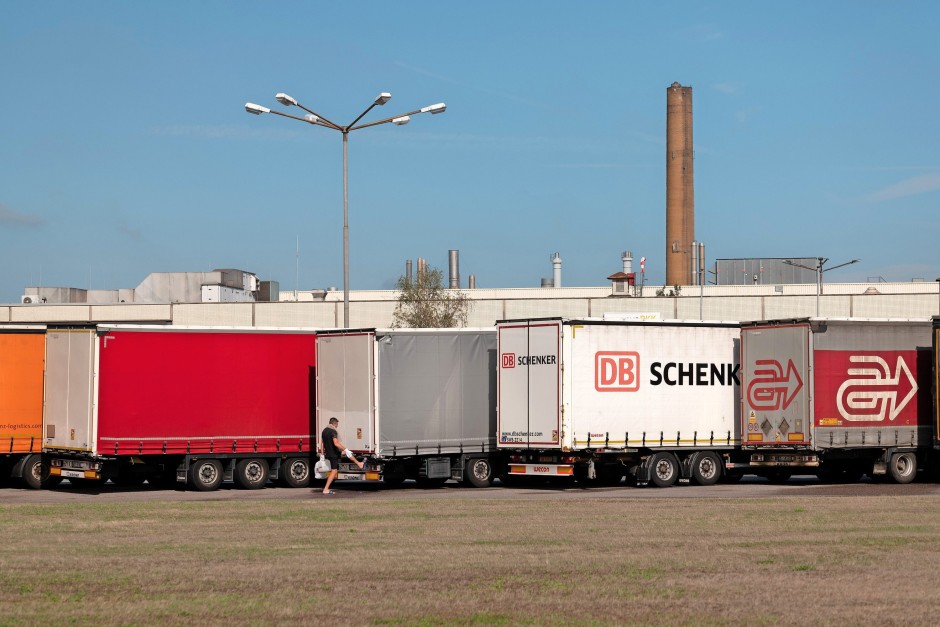 das-raederwerk-geraet-ins-stocken das-raederwerk-geraet-ins-stocken