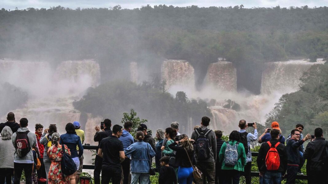 nach-starken-regenfaellen:-14,5-millionen-liter-pro-sekunde:-iguazu-wasserfaelle-fuehren-zehnmal-so-viel-wasser-wie-normalerweise