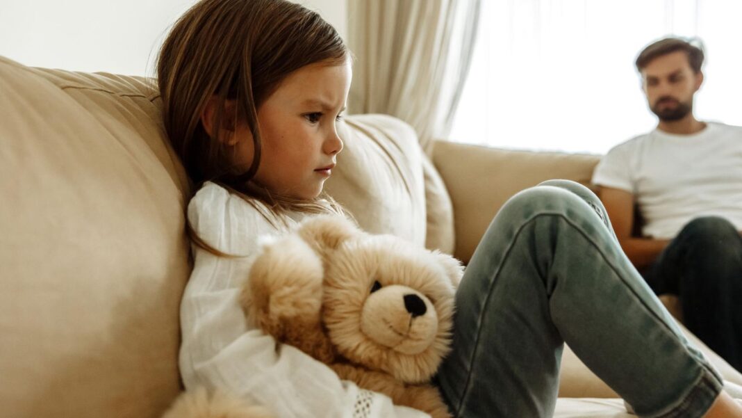 manipulation-im-elternhaus:-narzisstische-eltern:-was-die-persoenlichkeitsstoerung-mit-ihren-kindern-macht manipulation-im-elternhaus:-narzisstische-eltern:-was-die-persoenlichkeitsstoerung-mit-ihren-kindern-macht