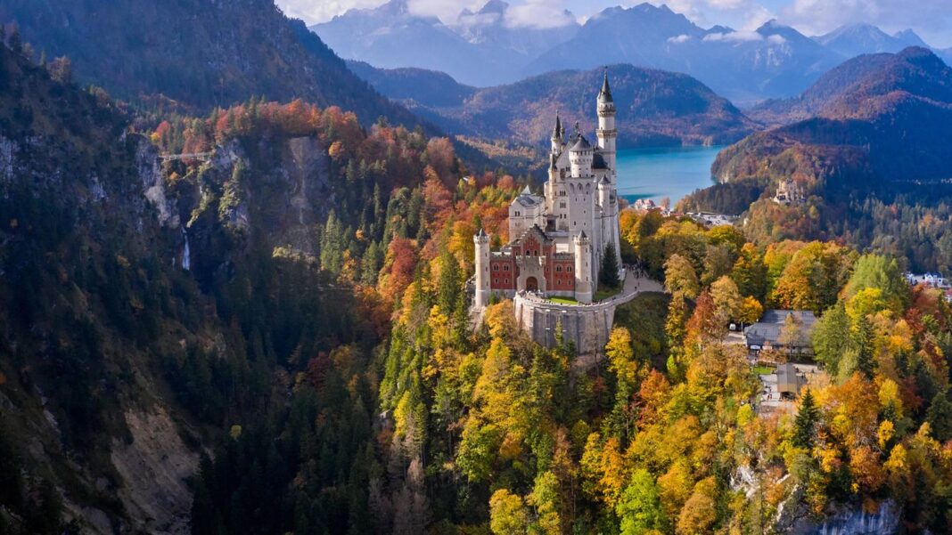 allgaeu:-neuschwanstein-–-wie-ein-genialer-schwindel-zu-deutschlands-bekanntestem-bauwerk-werden-konnte