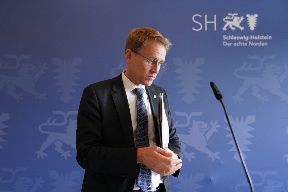 streit-um-cosco-einstieg:-guenther-befuerwortet-china-deal-im-hamburger-hafen streit-um-cosco-einstieg:-guenther-befuerwortet-china-deal-im-hamburger-hafen