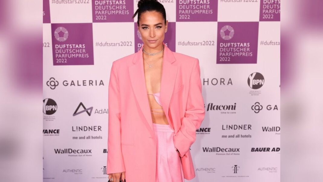pretty-in-pink:-amira-pocher-beweist-mut-zur-farbe pretty-in-pink:-amira-pocher-beweist-mut-zur-farbe