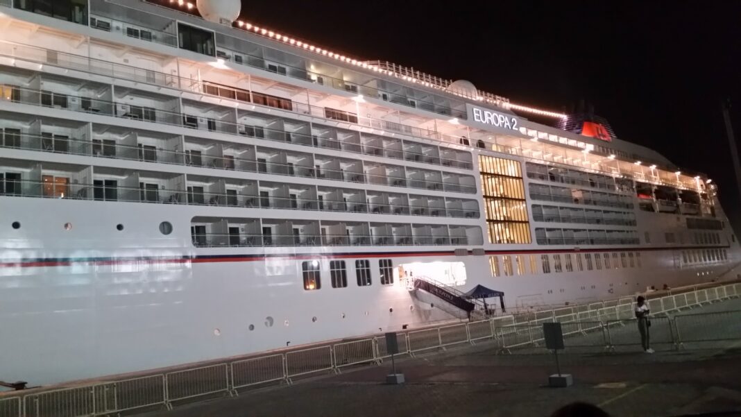 hapag-lloyd-cruises-zelebriert-weihnachten-und-silvester-zwischen-feuerland-und-eismeer