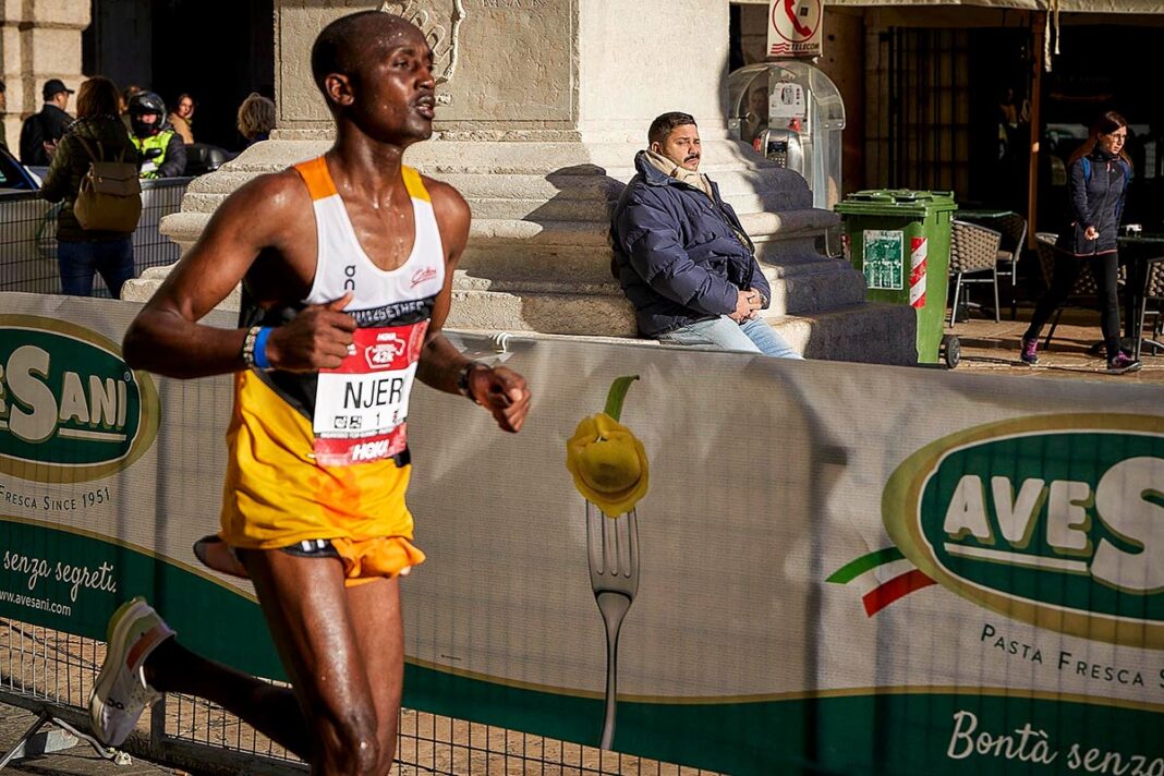 kenianer-simon-njeri-gewinnt-verona-marathon kenianer-simon-njeri-gewinnt-verona-marathon