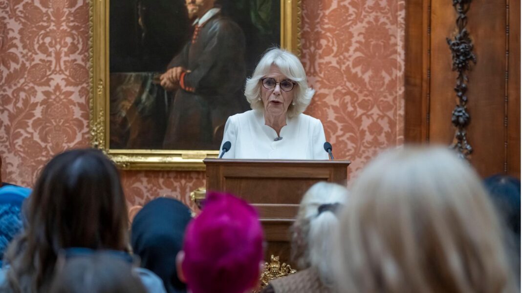 koenigin-camilla:-emotionale-rede-beim-empfang-im-buckingham-palast koenigin-camilla:-emotionale-rede-beim-empfang-im-buckingham-palast