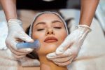 klebestreifen-und-periodenblut:-skurrile-skincare-trends-auf-social-media klebestreifen-und-periodenblut:-skurrile-skincare-trends-auf-social-media
