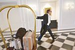 selbstversuch:-ein-tag-fracksausen-als-hotelpage selbstversuch:-ein-tag-fracksausen-als-hotelpage