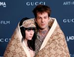 billie-eilish-und-freund-unter-der-kuscheldecke:-geht-so-partnerlook? billie-eilish-und-freund-unter-der-kuscheldecke:-geht-so-partnerlook?