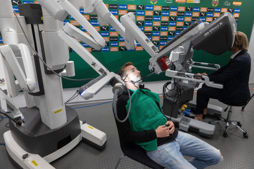 warum-sich-rapid-groessen-vom-op-roboter-den-bart-rasieren-lassen warum-sich-rapid-groessen-vom-op-roboter-den-bart-rasieren-lassen