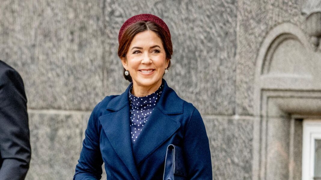 koenigin-margrethe:-unterschiedlicher-koennten-ihre-thronjubilaeums-looks-nicht-sein