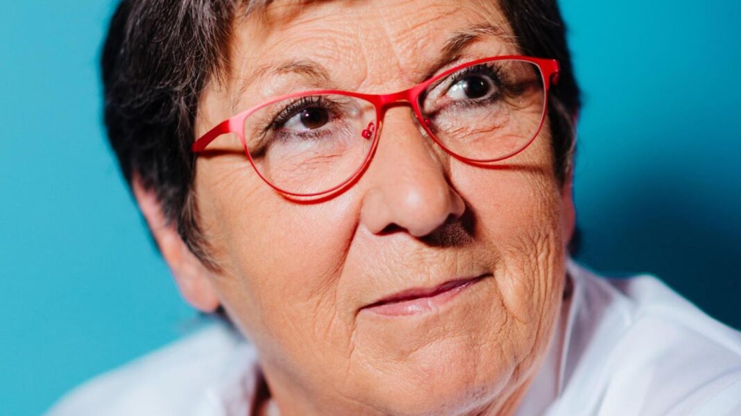 online-dating-im-alter:-margret-thissen-ist-68.-sie-sucht-die-liebe-im-internet-–-und-findet-gemuesebilder,-wanderfreunde-und-einen-betrueger online-dating-im-alter:-margret-thissen-ist-68.-sie-sucht-die-liebe-im-internet-–-und-findet-gemuesebilder,-wanderfreunde-und-einen-betrueger