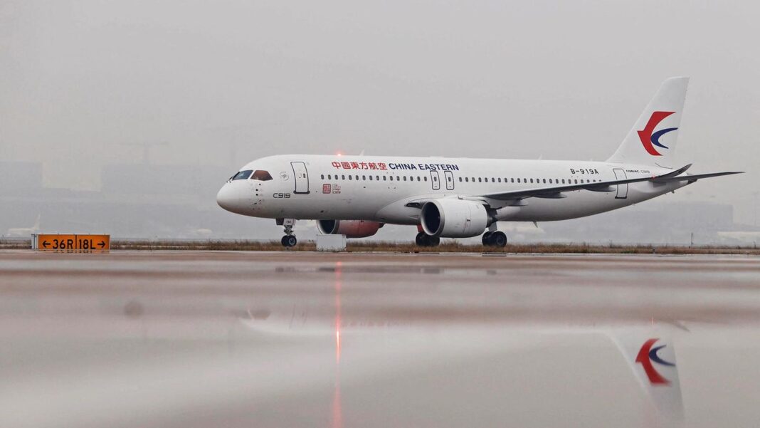 konkurrenz-fuer-boeing-und-airbus:-china-liefert-erstmals-selbst-entwickeltes-passagier-flugzeug-aus konkurrenz-fuer-boeing-und-airbus:-china-liefert-erstmals-selbst-entwickeltes-passagier-flugzeug-aus