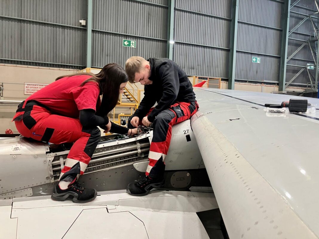 austrian-airlines-stellt-24-neue-mechatronik-lehrlinge-ein austrian-airlines-stellt-24-neue-mechatronik-lehrlinge-ein