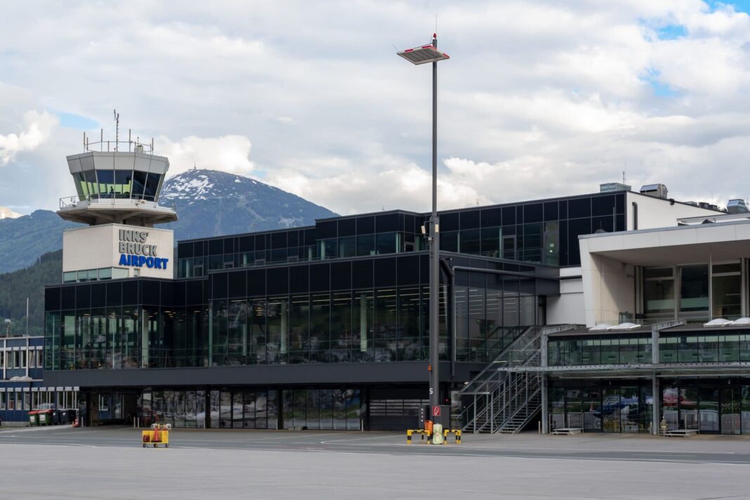 innsbruck:-passagiere-wegen-langer-siko-wartezeiten-veraergert innsbruck:-passagiere-wegen-langer-siko-wartezeiten-veraergert