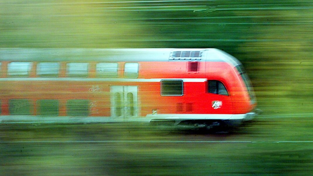 stark-befahrene-strecke:-grossbrand:-bahnstrecke-zwischen-duesseldorf-und-duisburg-gesperrt stark-befahrene-strecke:-grossbrand:-bahnstrecke-zwischen-duesseldorf-und-duisburg-gesperrt