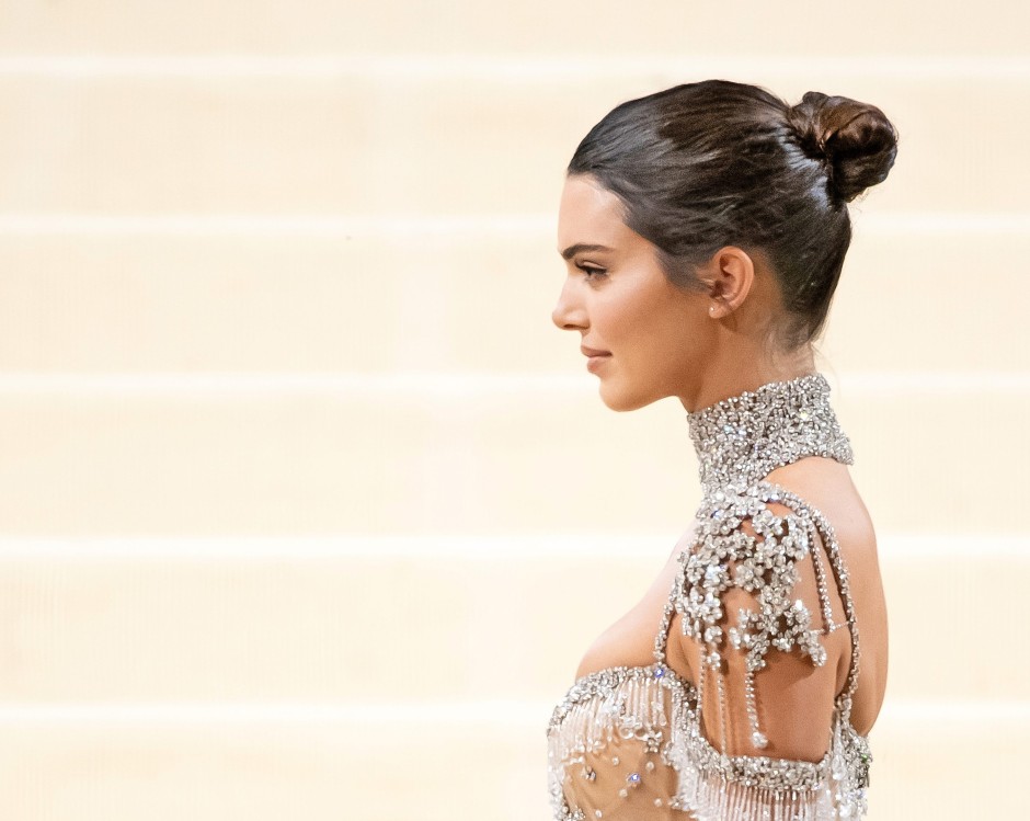 warum-der-haarknoten-ein-evergreen-unter-den-trendfrisuren-ist warum-der-haarknoten-ein-evergreen-unter-den-trendfrisuren-ist
