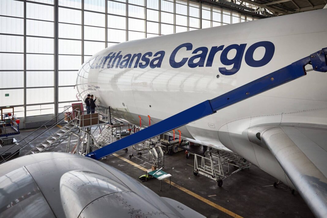 lufthansa-cargo:-boeing-777f-als-erster-linienfrachter-mit-haifischhaut lufthansa-cargo:-boeing-777f-als-erster-linienfrachter-mit-haifischhaut