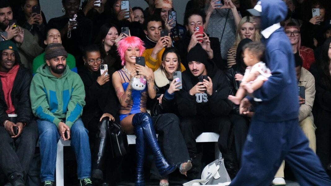 london-fashion-week-:-die-schoensten-bilder-aus-der-britischen-modemetropole london-fashion-week-:-die-schoensten-bilder-aus-der-britischen-modemetropole