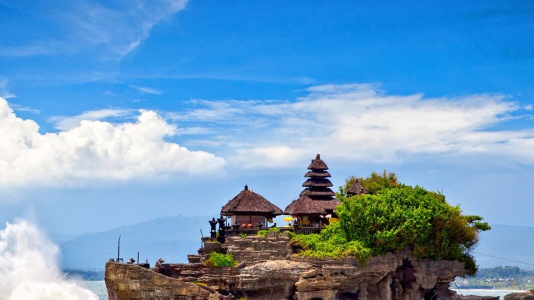 “pura-tanah-lot”:-der-tempel-auf-bali-mit-giftigen-waechtern “pura-tanah-lot”:-der-tempel-auf-bali-mit-giftigen-waechtern