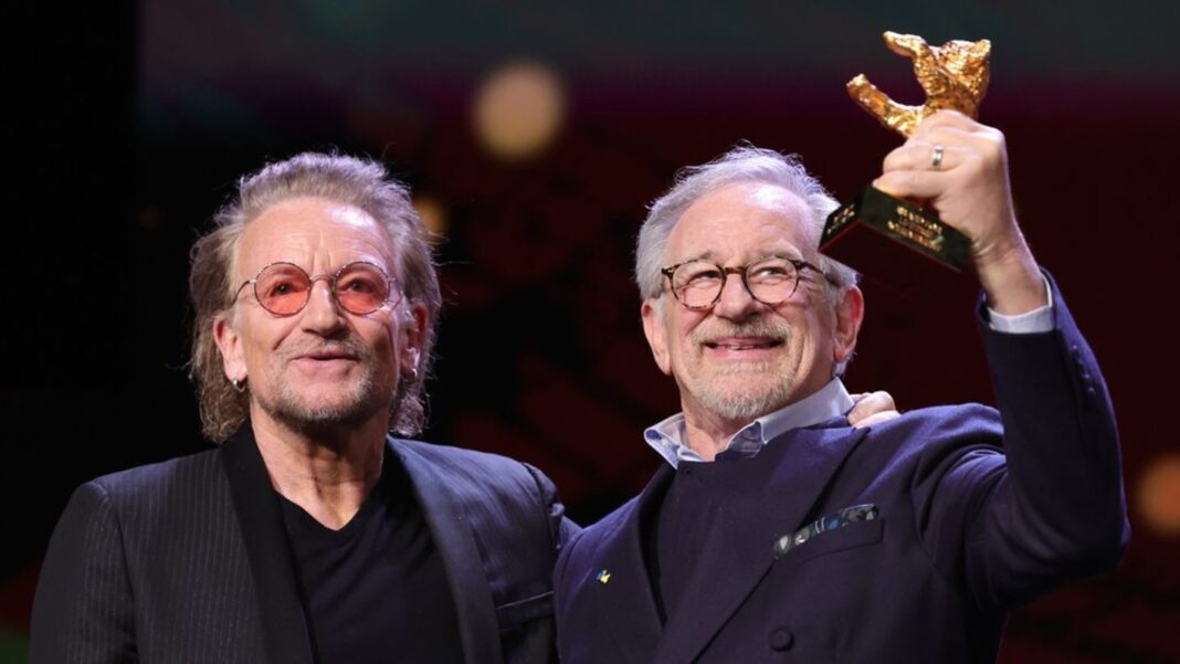 steven-spielberg:-bono-ueberreicht-ihm-berlinale-preis steven-spielberg:-bono-ueberreicht-ihm-berlinale-preis