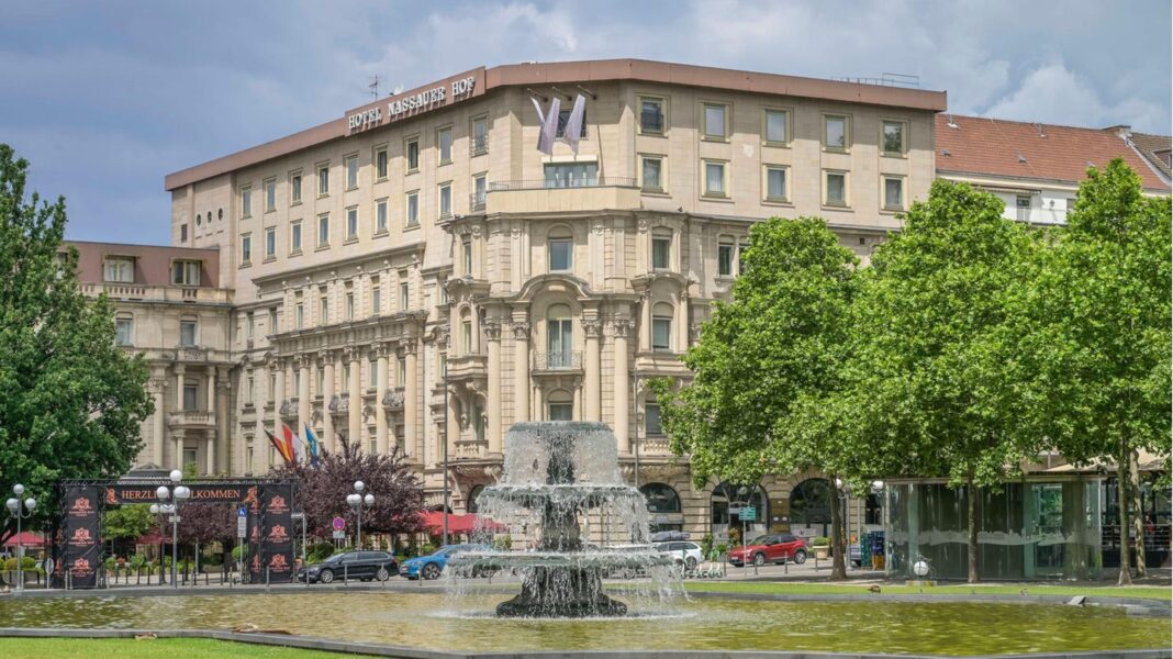 wiesbaden:-mann-lebt-zwei-jahre-in-luxushotels-und-bezahlt-rechnung-nicht-–-235.000-euro-schaden wiesbaden:-mann-lebt-zwei-jahre-in-luxushotels-und-bezahlt-rechnung-nicht-–-235.000-euro-schaden