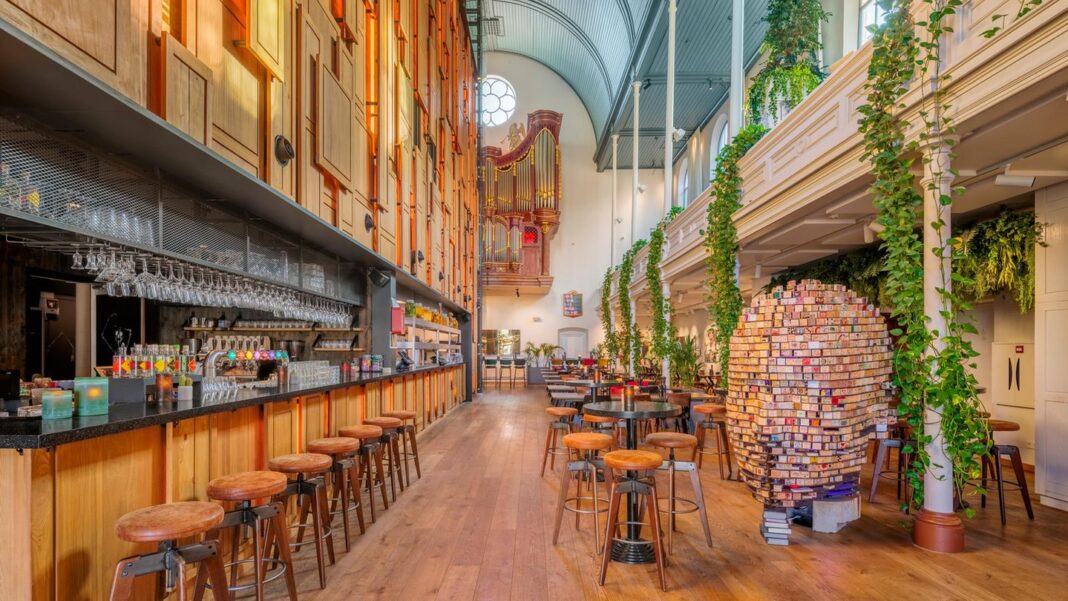 urlaub-mal-anders:-hotel-statt-halleluja:-so-kreativ-baut-amsterdam-seine-kirchen-fuer-touristen-um urlaub-mal-anders:-hotel-statt-halleluja:-so-kreativ-baut-amsterdam-seine-kirchen-fuer-touristen-um
