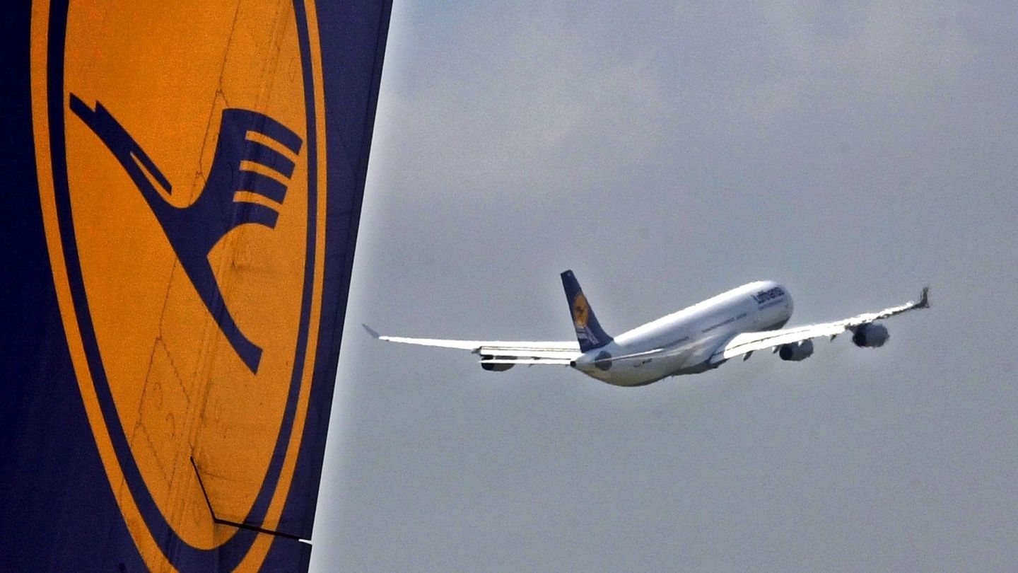 Unfreiwilliger Zwischenstopp Mehrere Leichtverletzte LufthansaMaschine wegen heftiger