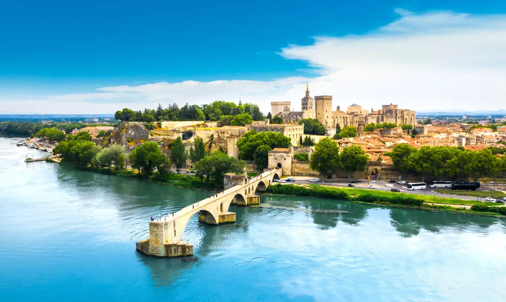 avignon-–-wunderschoene-stadt-in-der-provence avignon-–-wunderschoene-stadt-in-der-provence