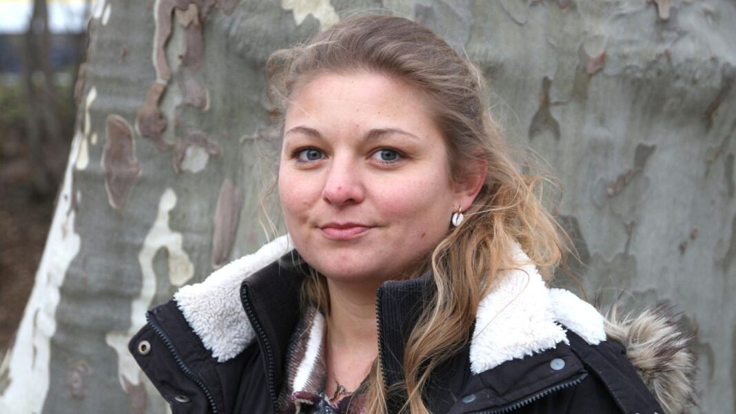 endometriose:-einmal-im-monat-wueten-kraempfe-in-ihrem-unterleib.-dann-begreift-irina:-das-ist-nicht-normal endometriose:-einmal-im-monat-wueten-kraempfe-in-ihrem-unterleib.-dann-begreift-irina:-das-ist-nicht-normal