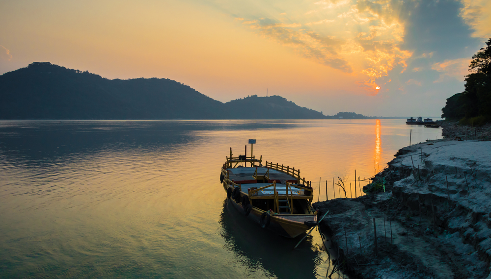 brahmaputra,-der-maechtige-strom-im-nordosten-indiens brahmaputra,-der-maechtige-strom-im-nordosten-indiens