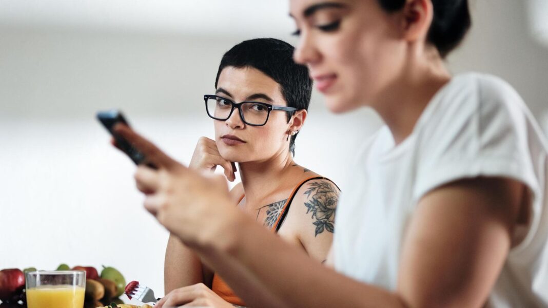 expertin-im-interview:-fast-jeder-hat-es-erlebt:-therapeutin-gibt-tipps,-damit-ihr-partner-nicht-(schon-wieder)-fremdgeht expertin-im-interview:-fast-jeder-hat-es-erlebt:-therapeutin-gibt-tipps,-damit-ihr-partner-nicht-(schon-wieder)-fremdgeht
