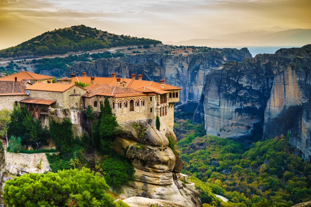 kalambaka-–-das-tor-zu-den-meteora-kloestern kalambaka-–-das-tor-zu-den-meteora-kloestern