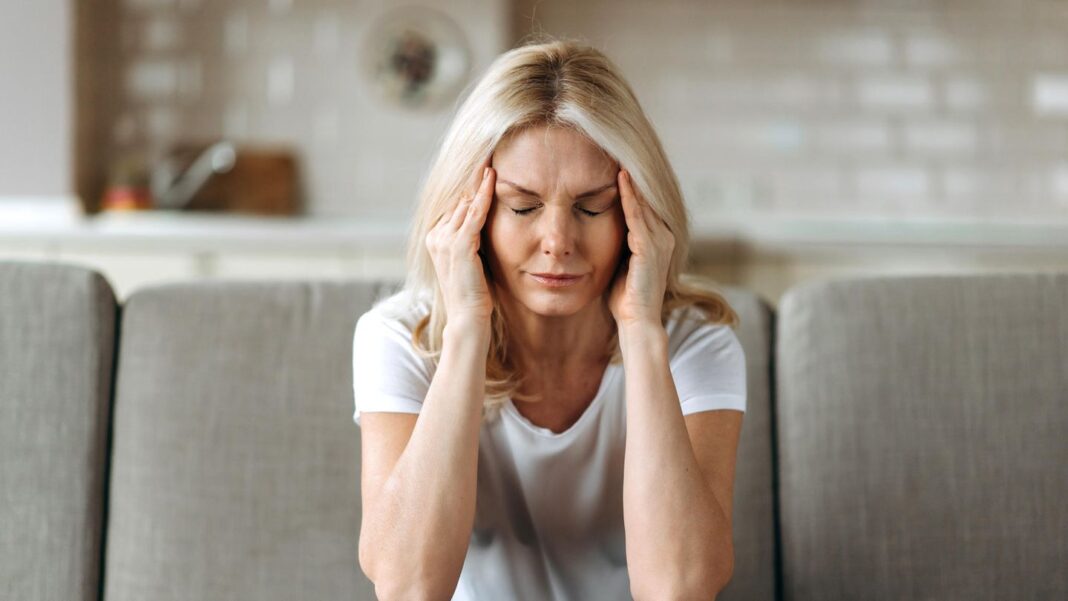 gesundheitstipps-im-check:-pfefferminzoel-soll-kopfschmerzen-lindern-–-stimmt-das? gesundheitstipps-im-check:-pfefferminzoel-soll-kopfschmerzen-lindern-–-stimmt-das?