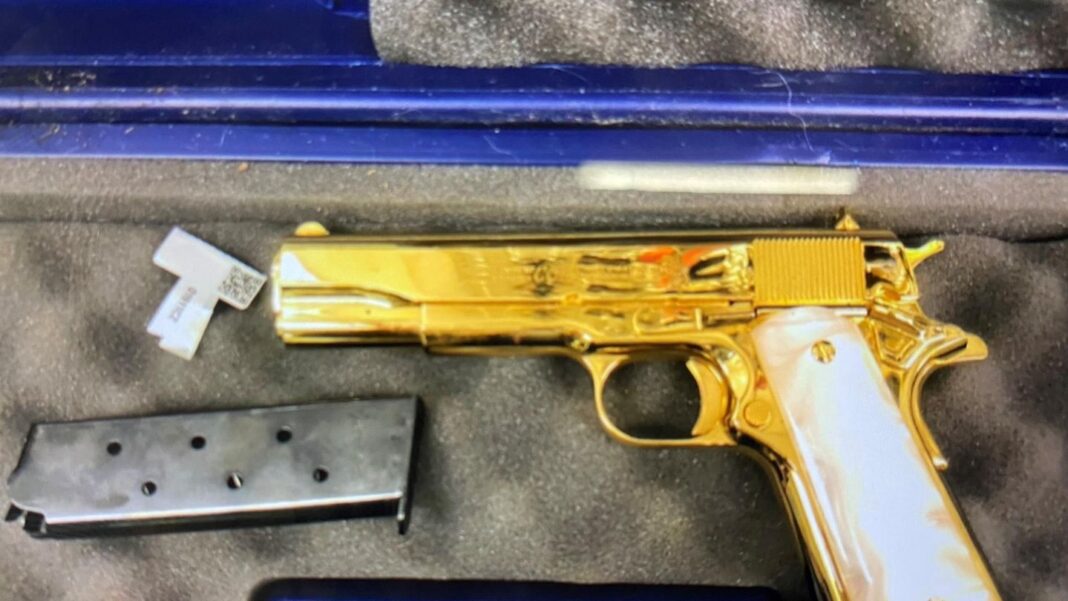 24-karat:-goldene-waffe-im-gepaeck:-frau-an-flughafen-in-sydney-festgenommen 24-karat:-goldene-waffe-im-gepaeck:-frau-an-flughafen-in-sydney-festgenommen